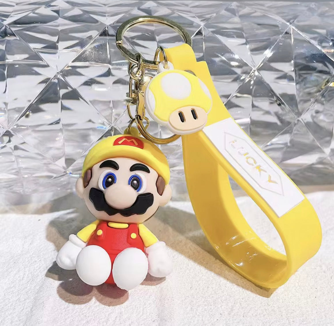 Super Mario Keychain Mario (Lucky Label)- Yellow/White